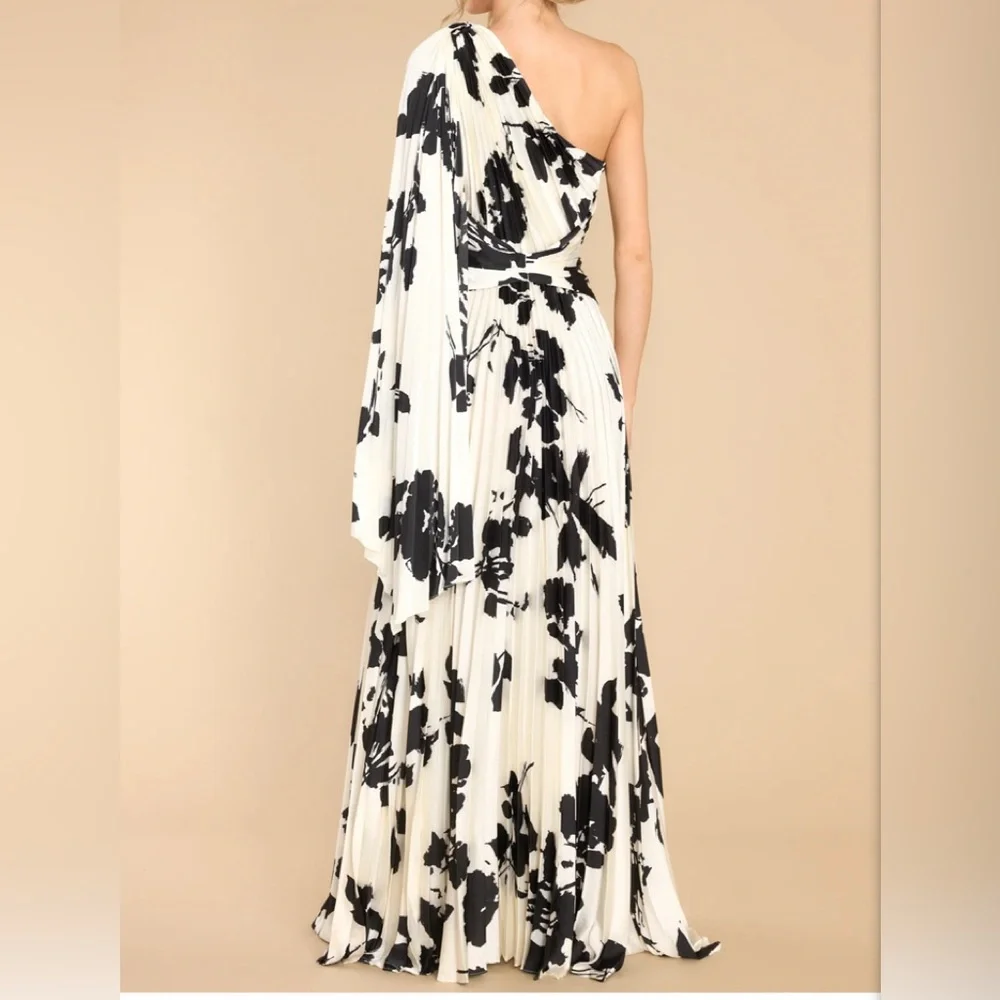 LUXXEL Reddress boutique OH YES I CAN IVORY AND BLACK MAXI DRESS - Picture 5 of 7